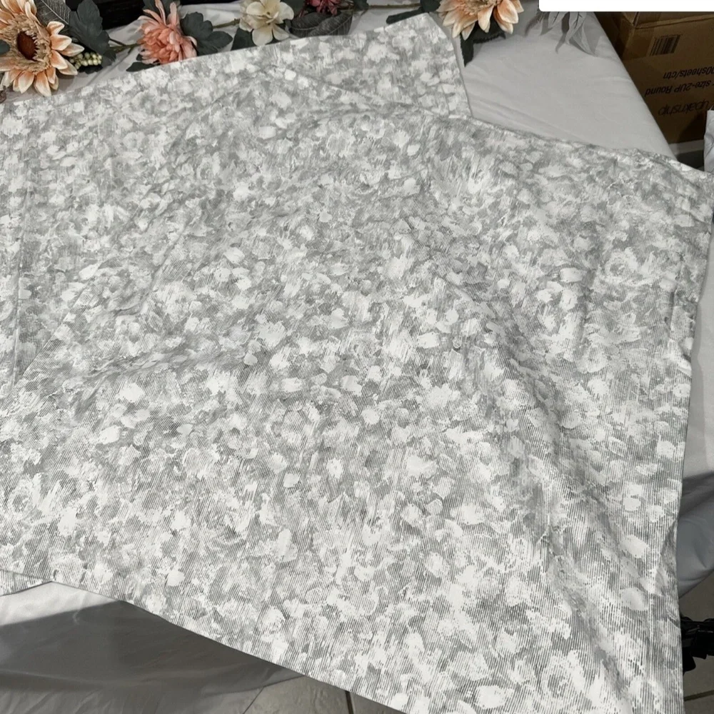 NIB $160 Sky Amelie [‎ 2 Euro Shams ] Set in Grey